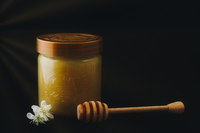 꿀병과 꿀 막대기 꿀 효능