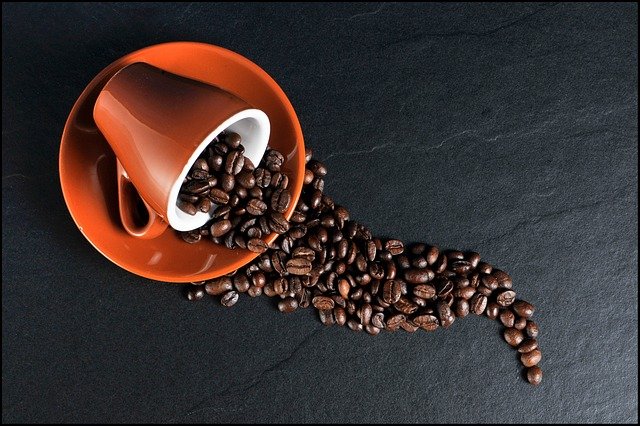 컵에 담긴 커피 원두 커피 효능
